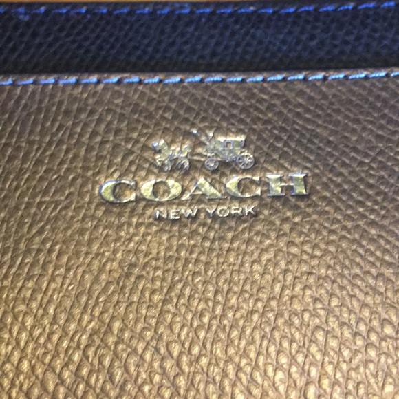 ❌SOLD❌Coach Gold and black leather Wristlet - Picture 7 of 8